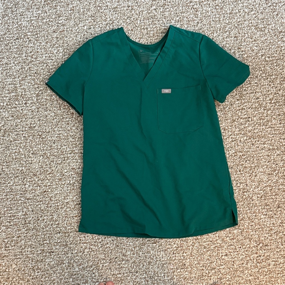 Figs Women's Green V-Neck Short Sleeve Tee